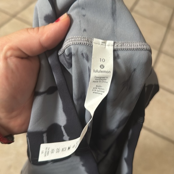 Lululemon - Picture 4 of 5